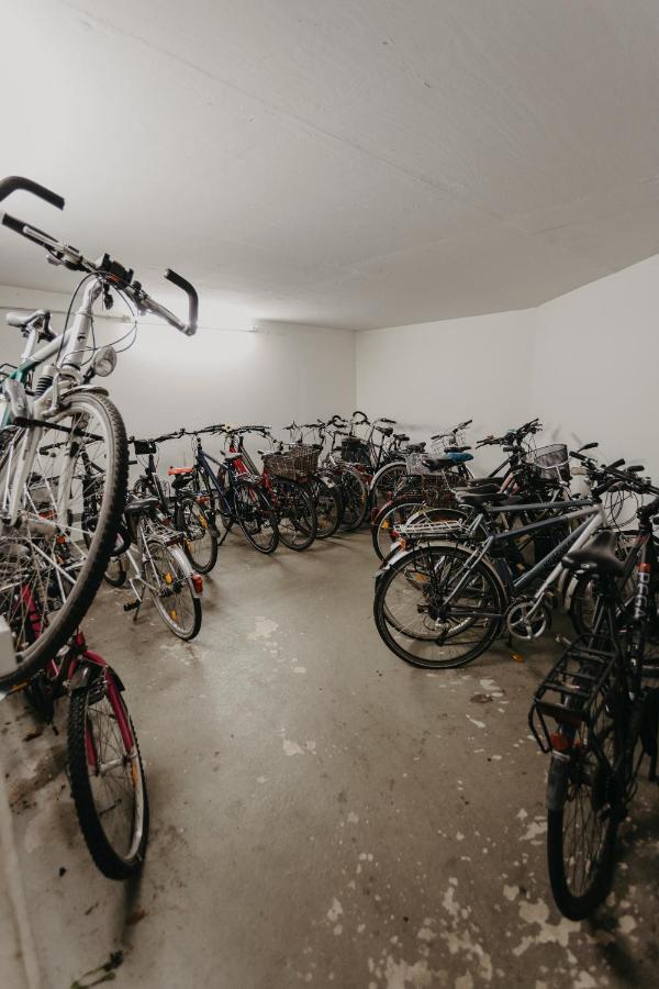 Traber Apartments Im Herzen Leipzigs Balkon Parkplatz Buitenkant foto